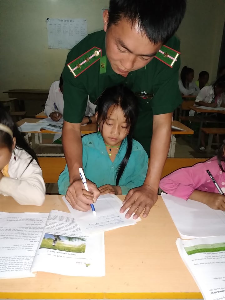 Nỗi vất vả và niềm vui gieo chữ nơi bản vùng cao Co Muông (28/10/2019)